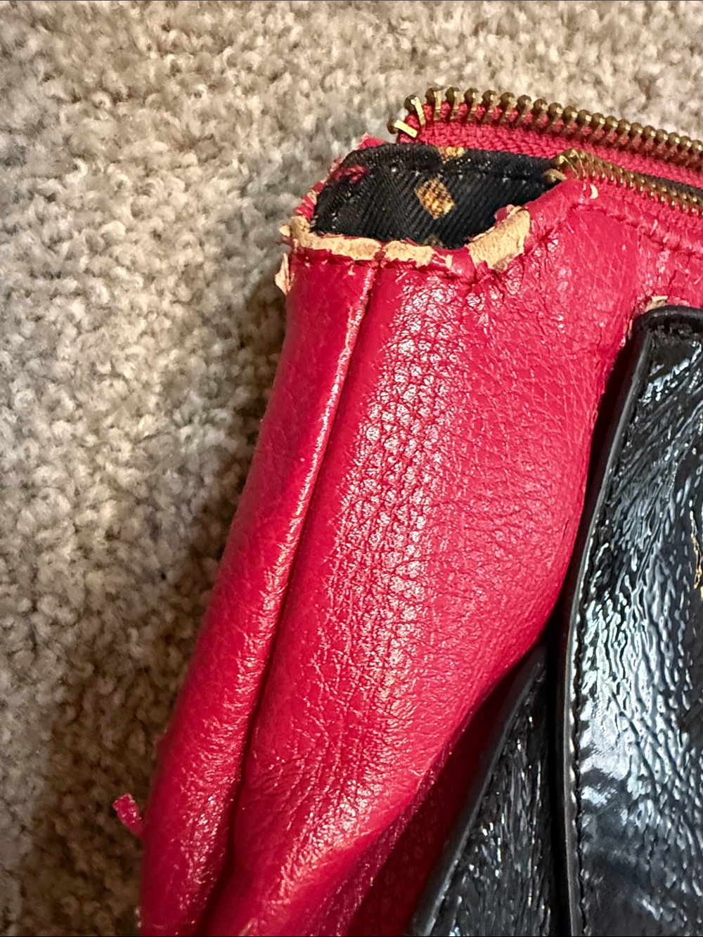 Betsey Johnson Y2K  Pink Shoulder Bag with Black Bow Accents - Picture 3 of 7